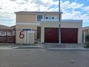 Freestanding home for sale in Brooklyn capetown. - Cape Town